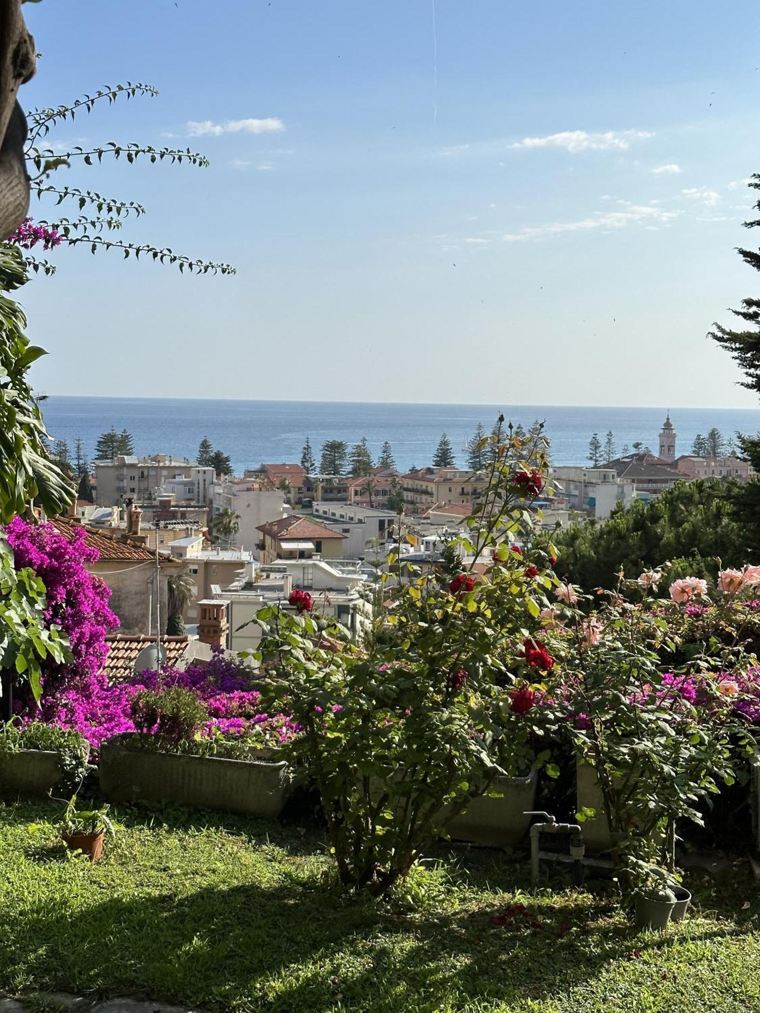 Le Rose Di Emma Vila Bordighera Exterior foto