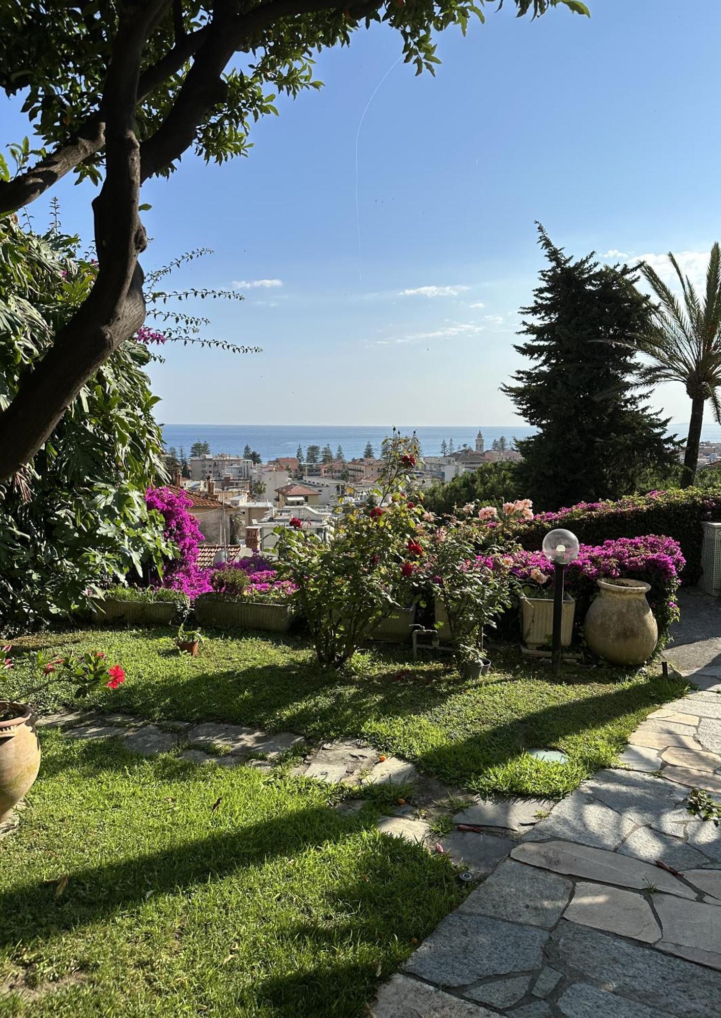 Le Rose Di Emma Vila Bordighera Exterior foto